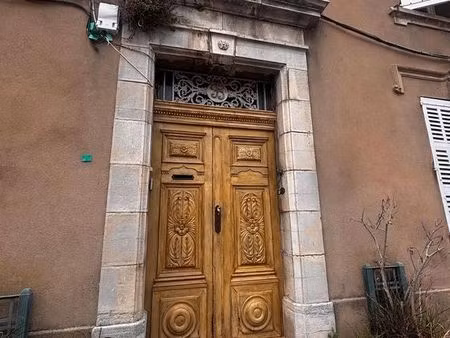 studio 3 pièces 150 m²