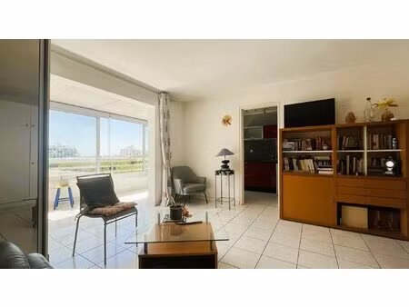 la grande-motte centre studio en etage avec asc