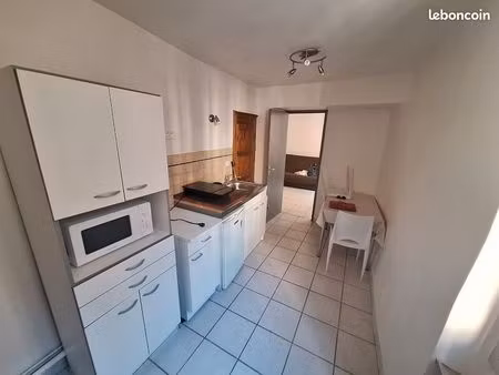 centre ville de mende à louer 2 pieces meublé 25m2 au 1 etage 380 euros