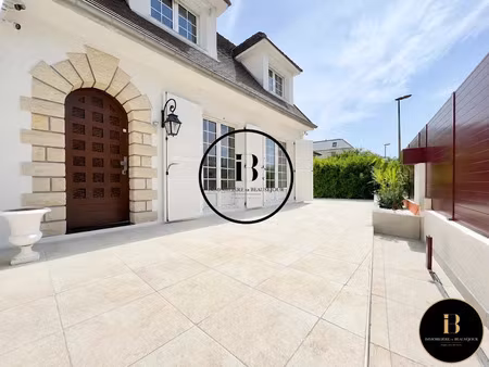location maison 6 pièces 177.89 m² à sevres (92310), 3 995 €