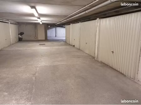 garage fermé et sécurisé face au monastère de cimiez