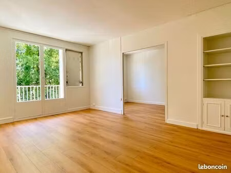 à louer – bordeaux caudéran – appartement t3/t4 entièrement rénové avec balcon, box fermé 