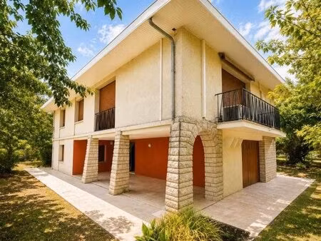 maison familiale de caractere dans un secteur recherché de mérignac