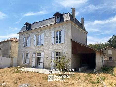 a vendre 86120 les trois moutiers maison bourgeoise de 299 m2 avec jardin et dépendance