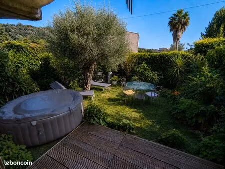 grand t1 en rez-de-jardin avec loggia, jardin, parking et cave – pégomas