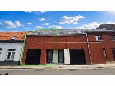 maison neuve avec 2 chambres, petit jardin et garage. libre