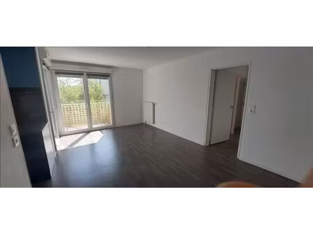 appartement - 2ème étage - 62 m2 - 3 pièces - non meublé