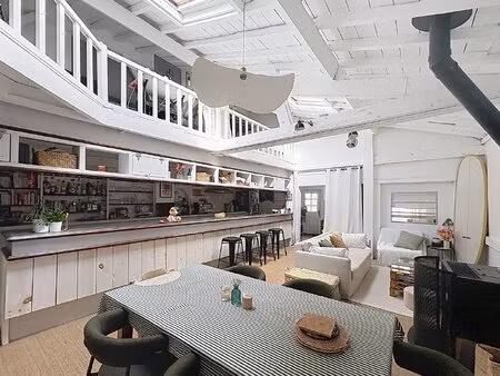 à vendre - loft unique de 108m2 au coeur de biarritz .esprit maison de pêcheur & volumes..