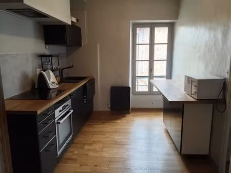 appartement lumineux dans maison de village