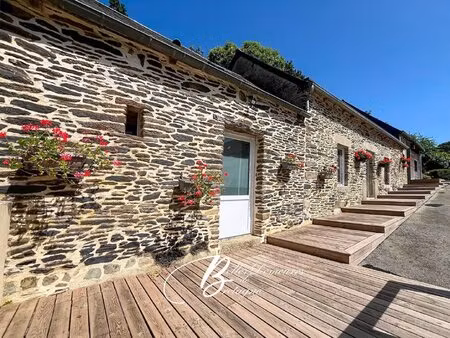 a vendre ensemble de caractère avec longère rénovée, maison indépendante et dépendances