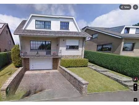 maison avec beaucoup d'espace à vendre