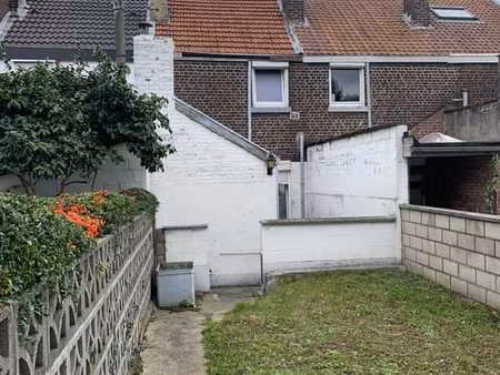 maison 2 chambres avec garage pour indépendant.