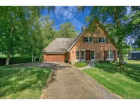 villa de standing sur 2.700 m² dans le bois du rognac