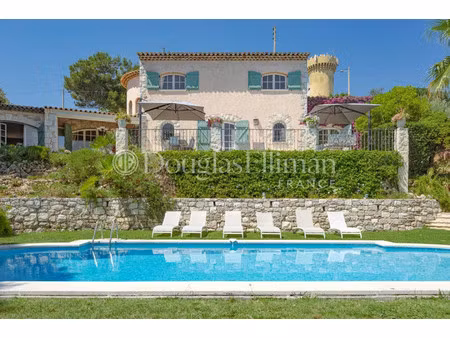 villa de luxe à vendre dans le quartier montfleury