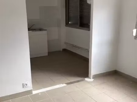location appartement 1 pièce 33 m² à vaulx-en-velin (69120)