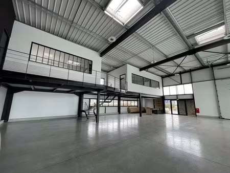 location commerce vannes 56000 500m²