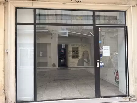 location commerce arles 13200 38m²