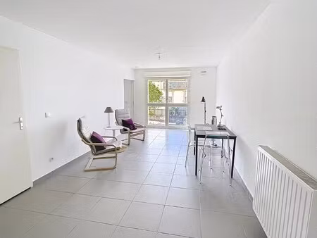 soulita: t2 meublé de 49.79m² avec places de parking