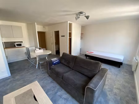 studio meublé- 1er étage- quartier entre les ponts