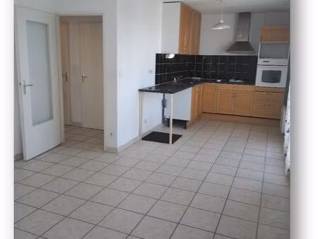 à louer – t2 lumineux de 46 m² avec balcon, climatisation et parking – décines, proche gra