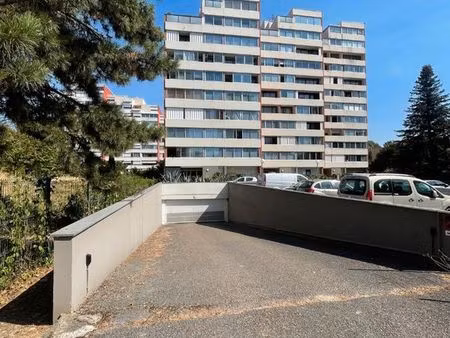 parking/box villeurbanne