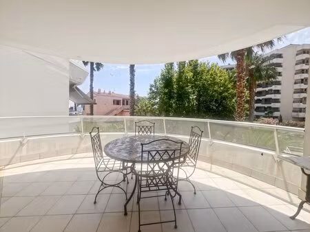 fréjus plage : t2 de standing en front de mer avec terrasse et garage