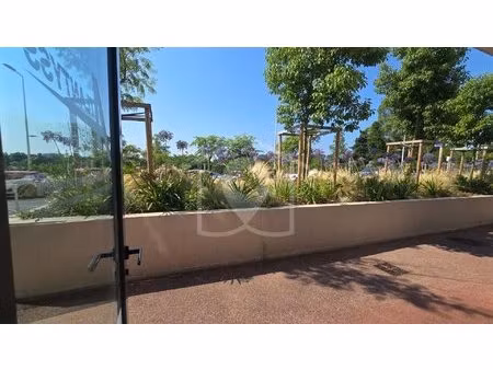 local commercial 165m2 ? emplacement stratégique proche a8 antibes