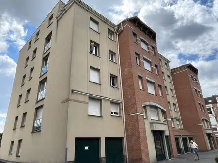beau t2 avec parking – lille faubourg de bethune