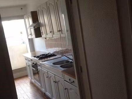 location appartement 4 pièces 96 m² à lyon 8ème (69008), 1 915 €