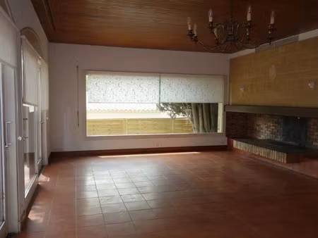 location maison 4 pièces 152.25 m² à salon-de-provence (13300), 1 310 €