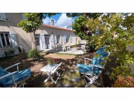 rare ...charmante maison pierre saint-estèphe 5 pièce(s) 109 m2 excellent état