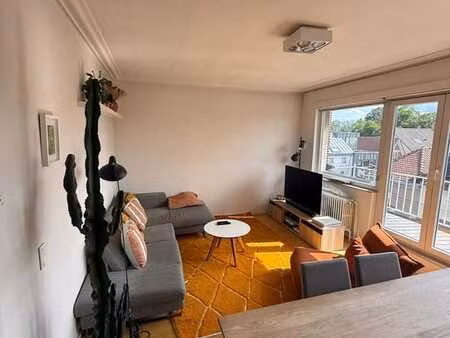 spacieux et lumineux appartement 2 ch. avec balcon