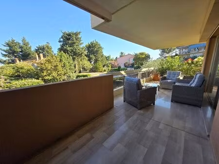 trois pièces de 90m² avec terrasse de 30m², cellier et garage
