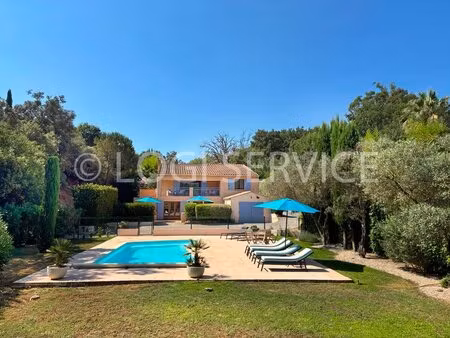 golfe de st tropez proche grimaud villa avec piscine