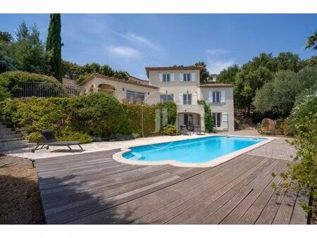 villa provençale avec vue dégagée à vendre à sainte-maxime