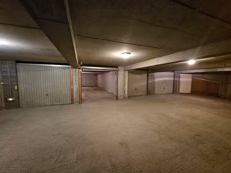 gap centre-ville - garage double ferme en sous-sol