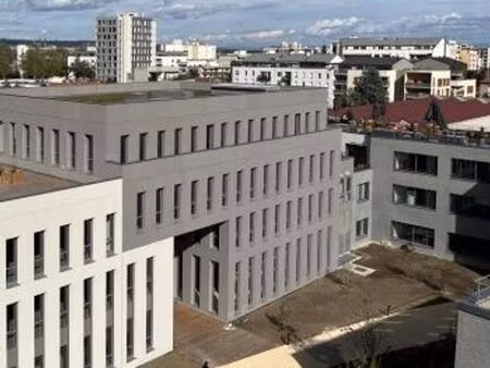 prestigieux bureau de 7156 m2 en location - villeurbanne, france