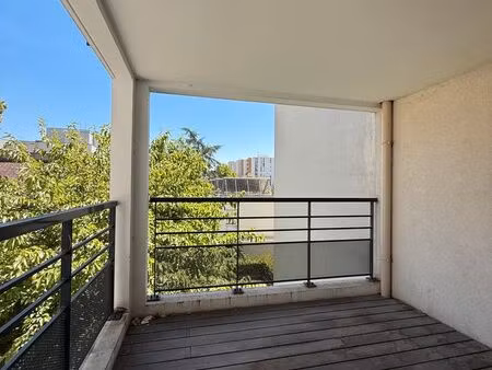 a vendre - t3 lumineux avec terrasse et garage - lyon 8