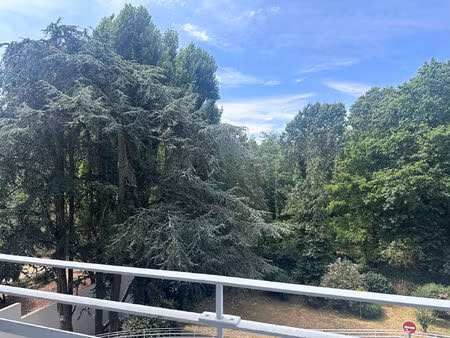 appartement rénové de 101 m² avec terrasse, parking et vue sur jardin