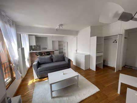 a louer studio meublé de 26m2 : place de la tour 10000 troye