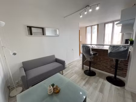 a louer - t2 meublé de 29m2 : place de la tour 10000 troyes