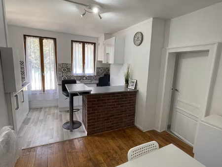a louer - t2 meublé de 30m2 : place de la tour 10000 troyes