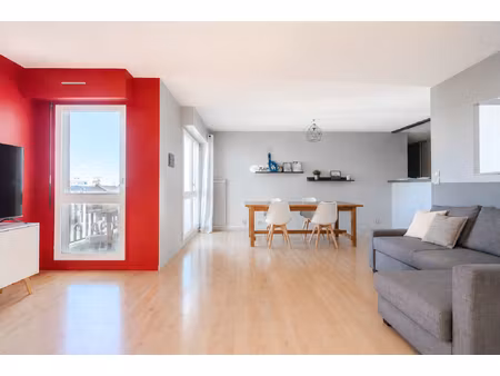 bordeaux charles-perrens / médoquine - appartement t4 de 91 m² avec 2 balcons et garage