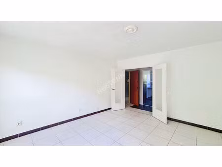 spacieux 5 pièces traversant avec loggia et stationnement ? quartier recherché