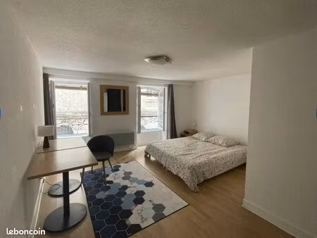 appartement 2 pièces de 42 m² — charges incluses (eau, chauffage, électricité et internet)