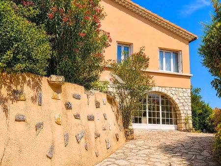 a alès, maison d'environ 142 m² avec terrain attenant proche des commodités