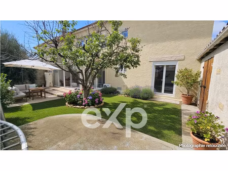 maison de ville de 1650 m²