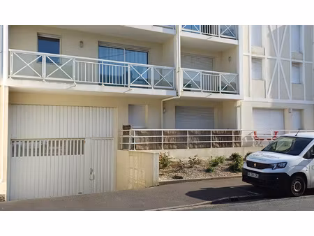 garage fermé dans une résidence sécurisée