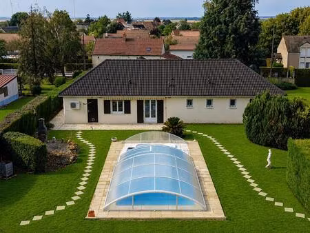 exclusivité superbe maison 117 m2 de plain-pied avec piscine à ambrault