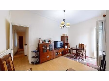 bel appartement, calme avec un extérieur